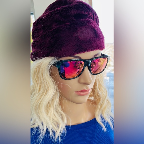 The North Face Osito Fleece Beanie Burgundy - Picture 1 of 4